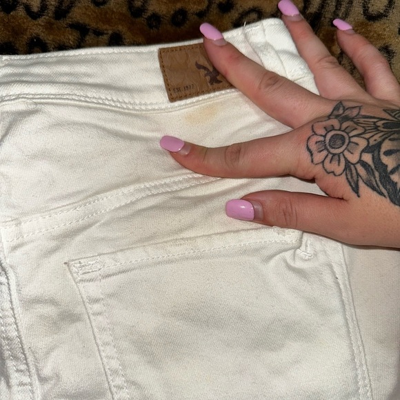 American Eagle White High-Rise Button Fly Denim Shorts – Size 6 (Stretch) - Picture 4 of 7
